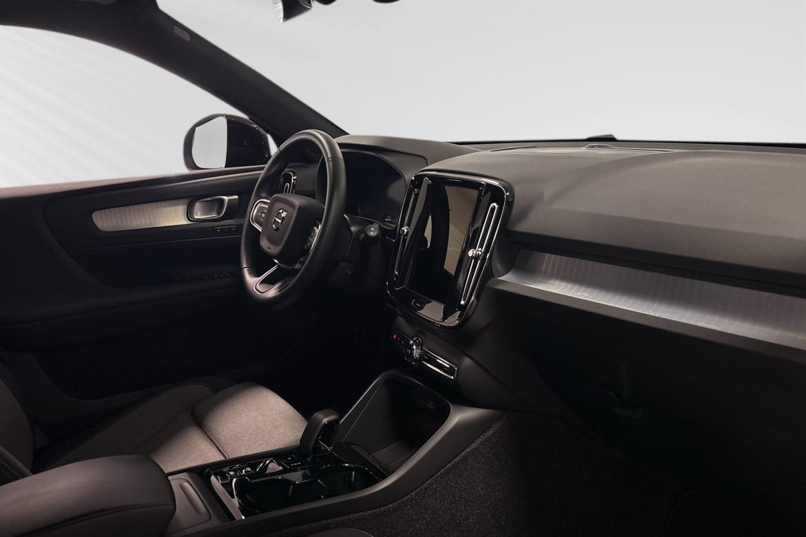 Volvo XC40 B4 FWD Bensin Plus Dark 2025, bild 6/8