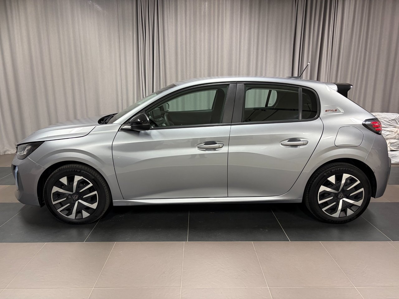 Peugeot 208 STYLE HYBRID AUT Inkl 2025, kuva 2/10