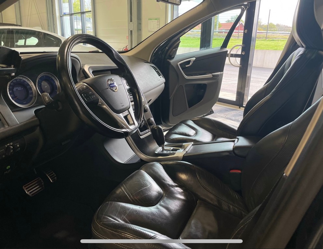 Volvo XC60 D5 AWD Geartronic 2012, bild 4/10