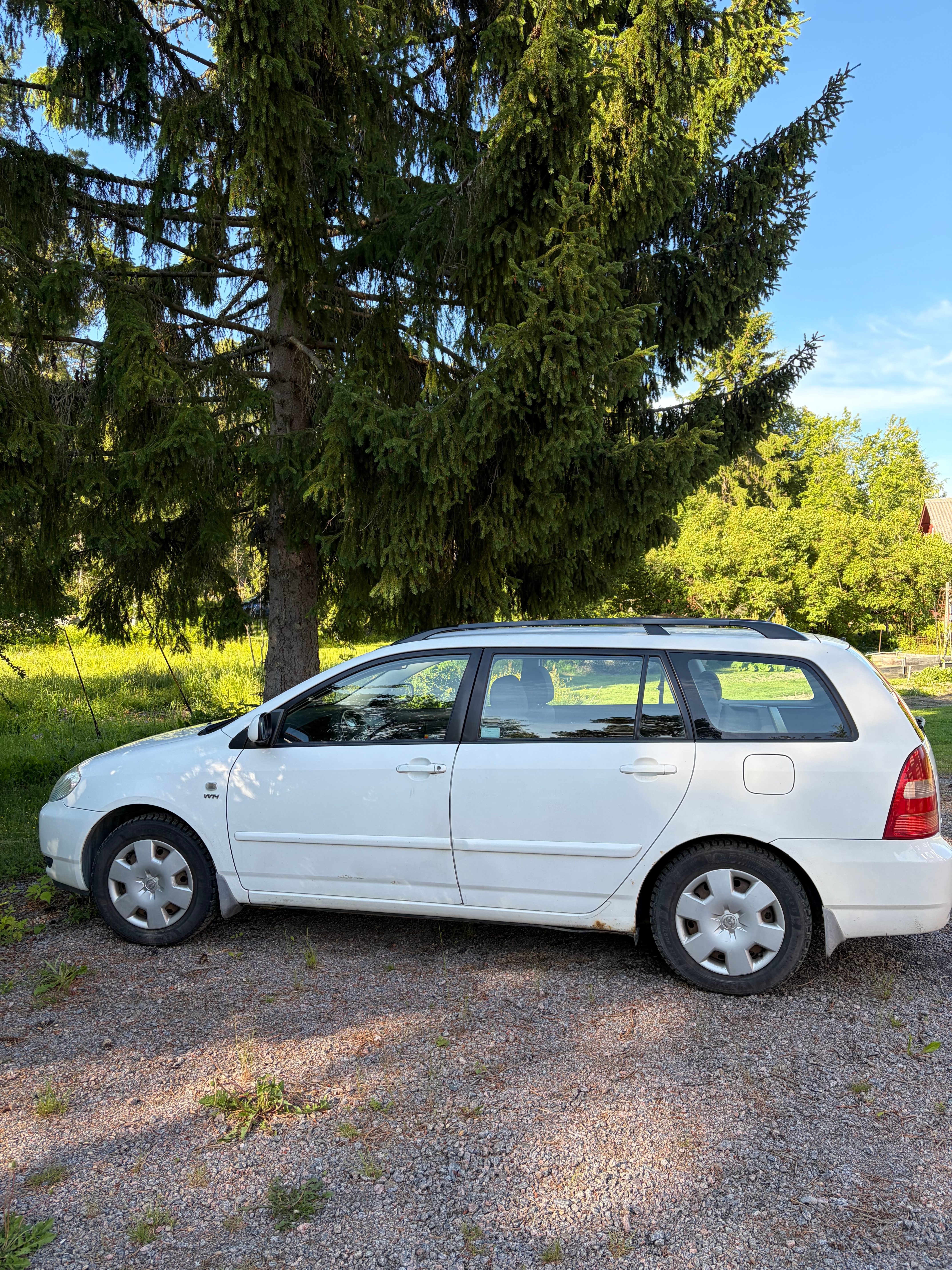 Toyota Corolla Kombi 1.6 VVT-i Manuell 2003, bild 2/3