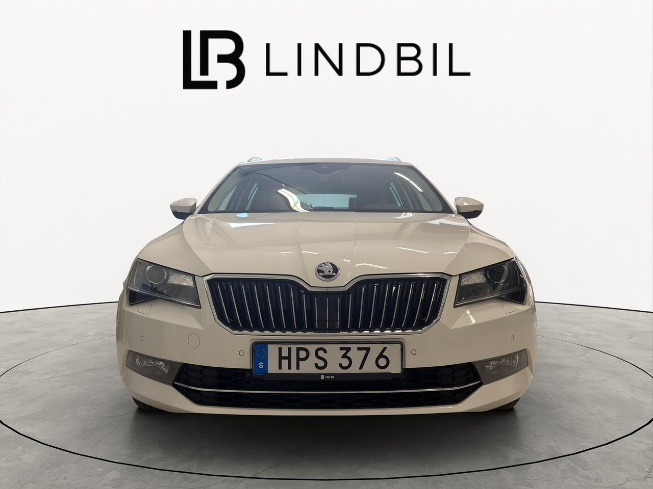 Skoda Superb 2018, bild 2/10