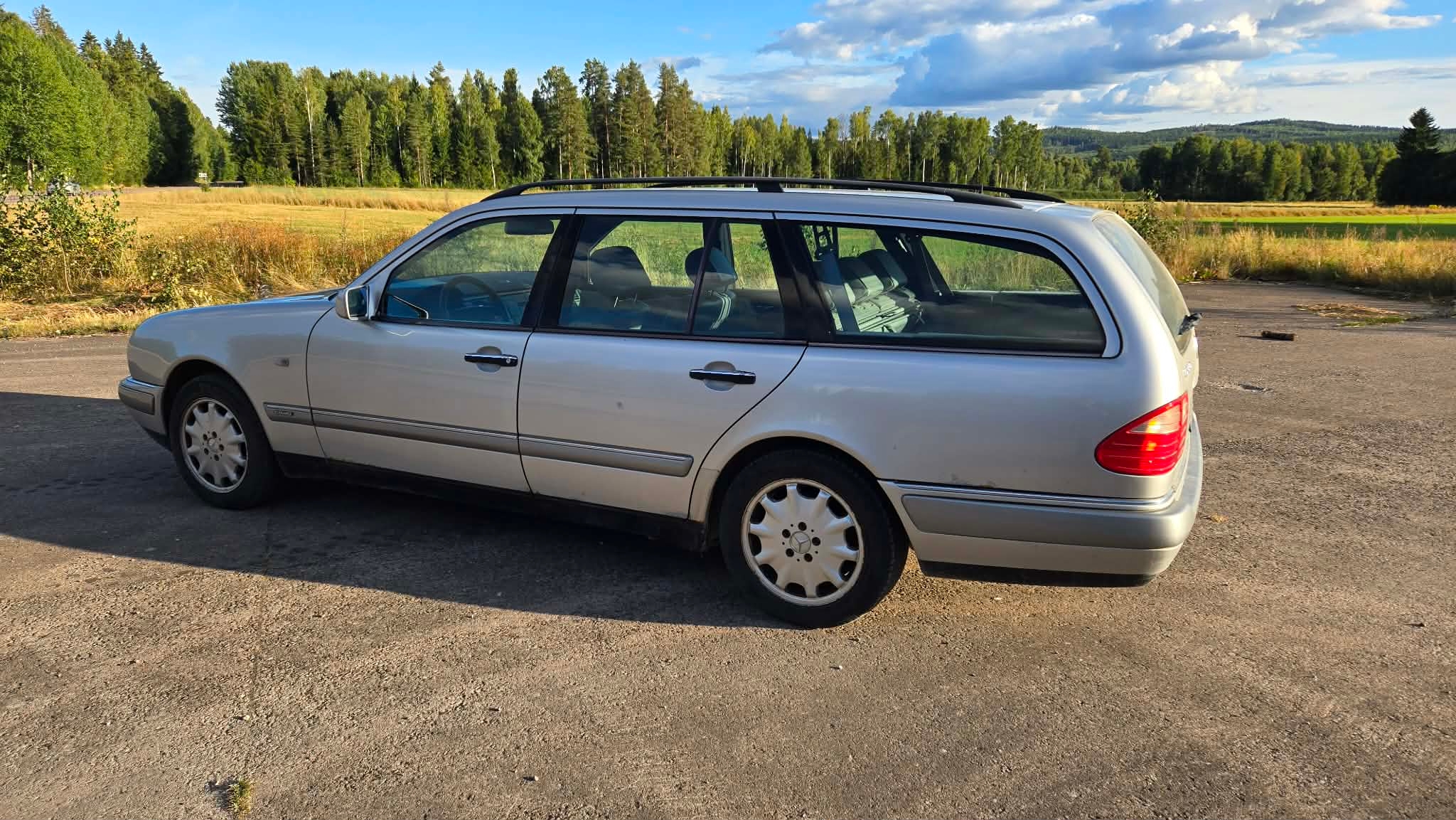 Mercedes-Benz E 280 T 4MATIC Automatisk 1998, bild 2/9