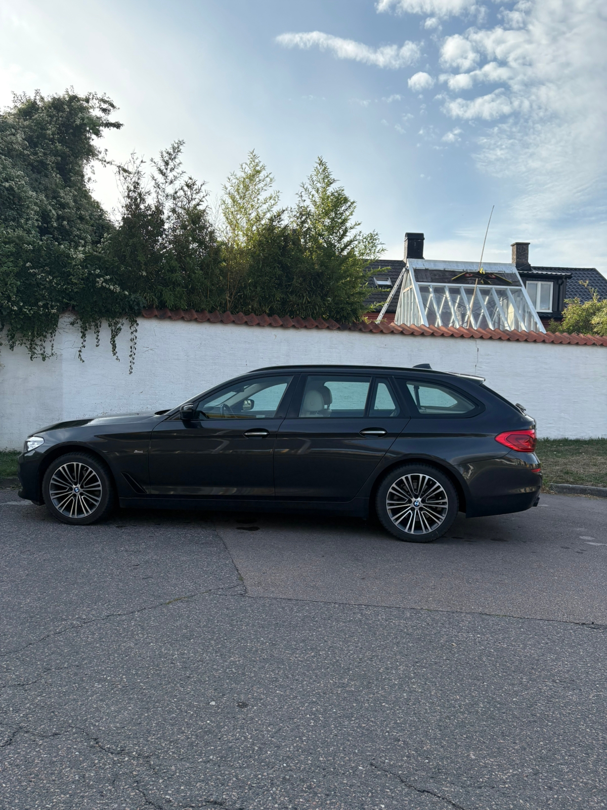 BMW 520 d xDrive Touring Steptronic 2018, bild 2/7