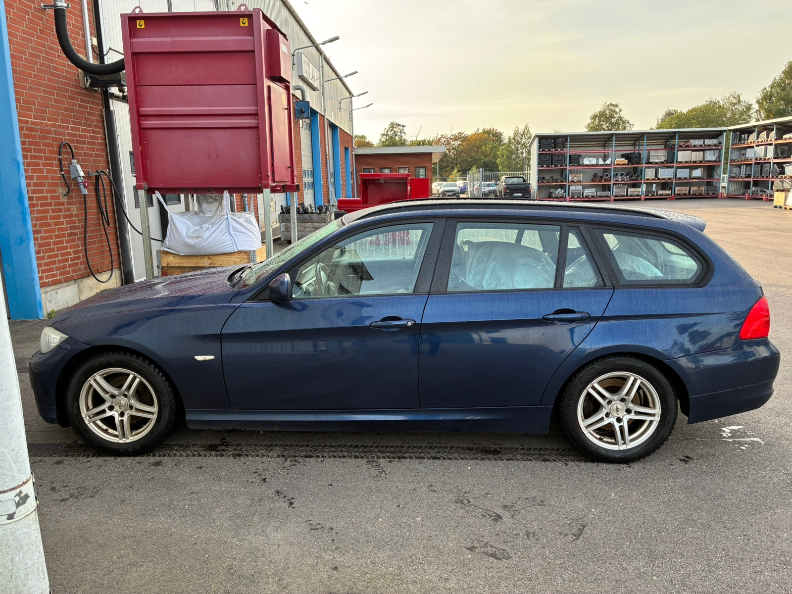 BMW 318 d Touring Manuell 2011, bild 2/5
