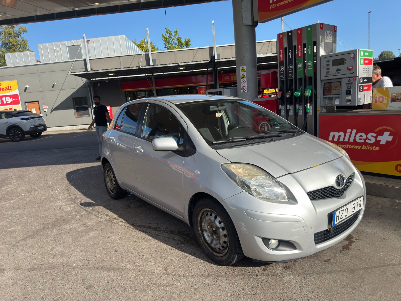Toyota Yaris 5-dörrar 1.0 VVT-i Manuell 2010, bild 2/7