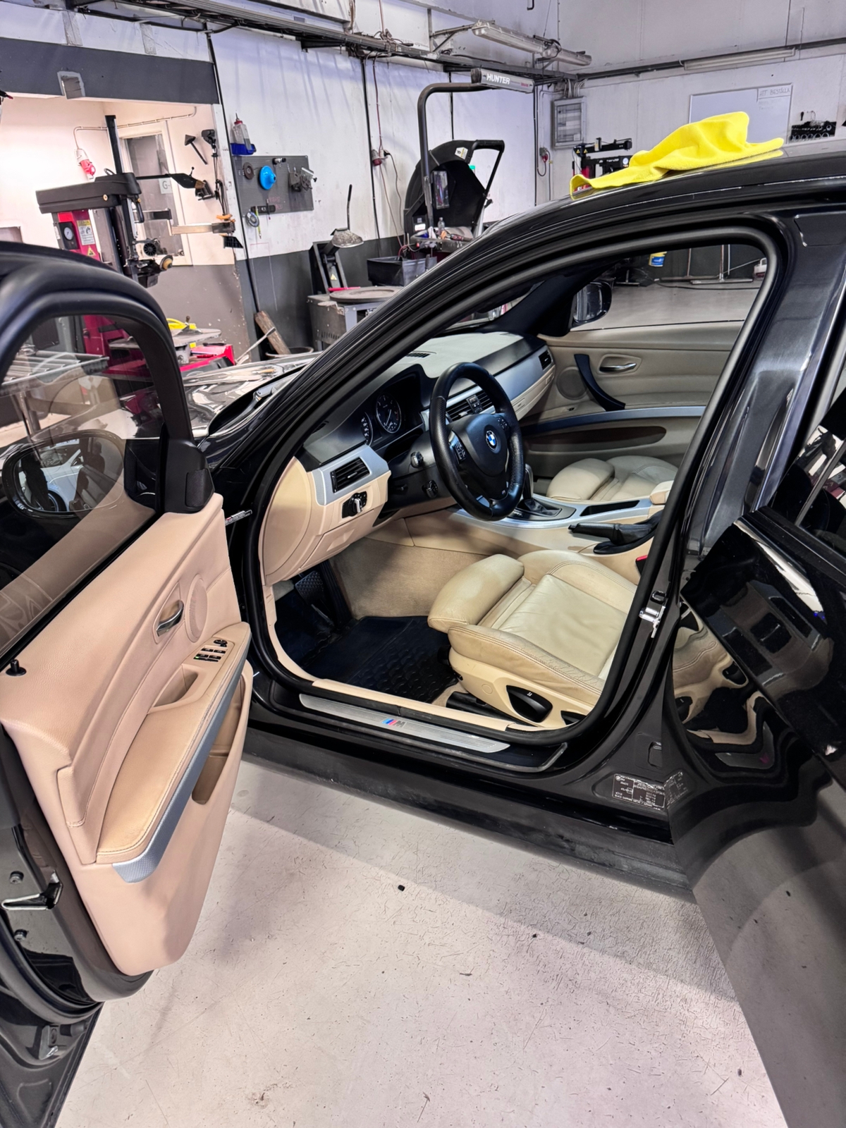 BMW 325 2009, bild 8/8