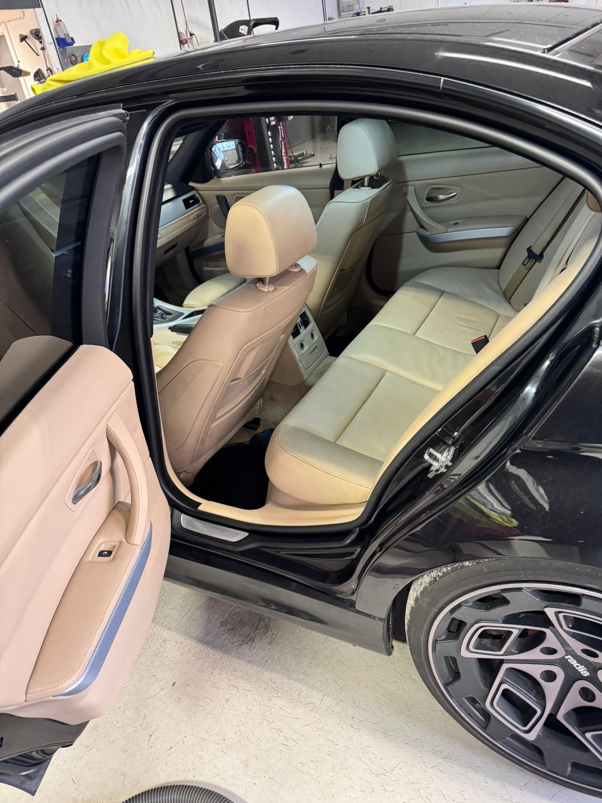 BMW 325 2009, bild 7/8
