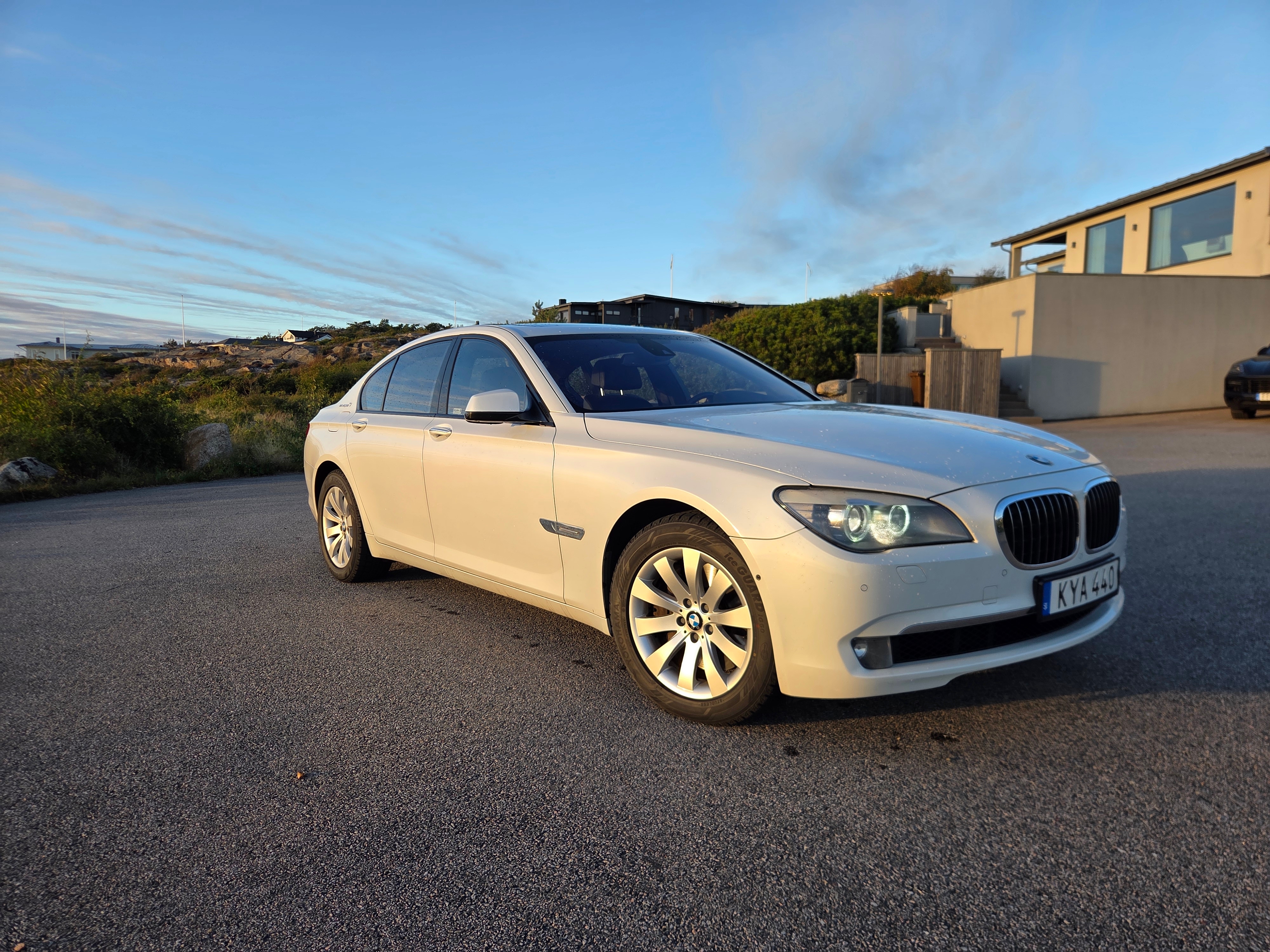 BMW 750 i ActiveHybrid 7, Svensksåld 2011, bild 2/10