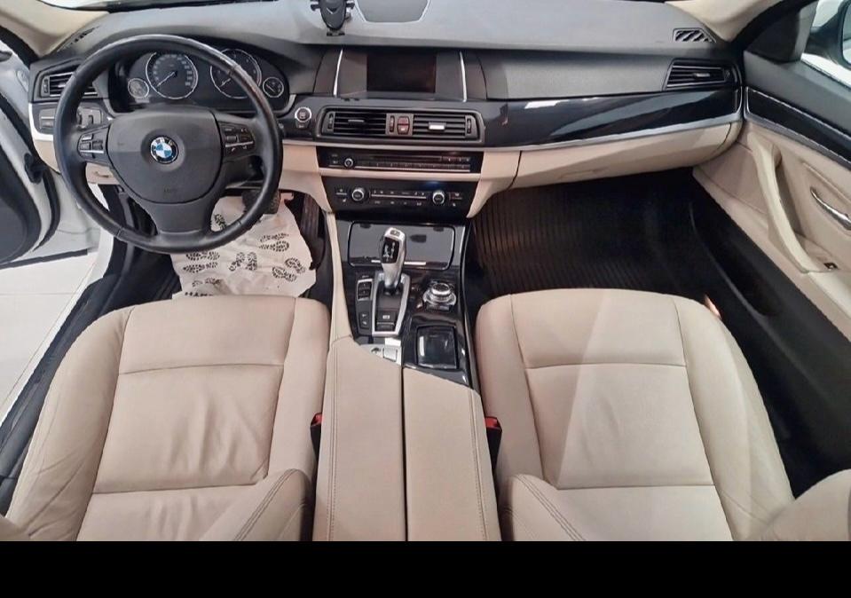BMW 520 d xDrive Touring Steptronic 2016, bild 2/6