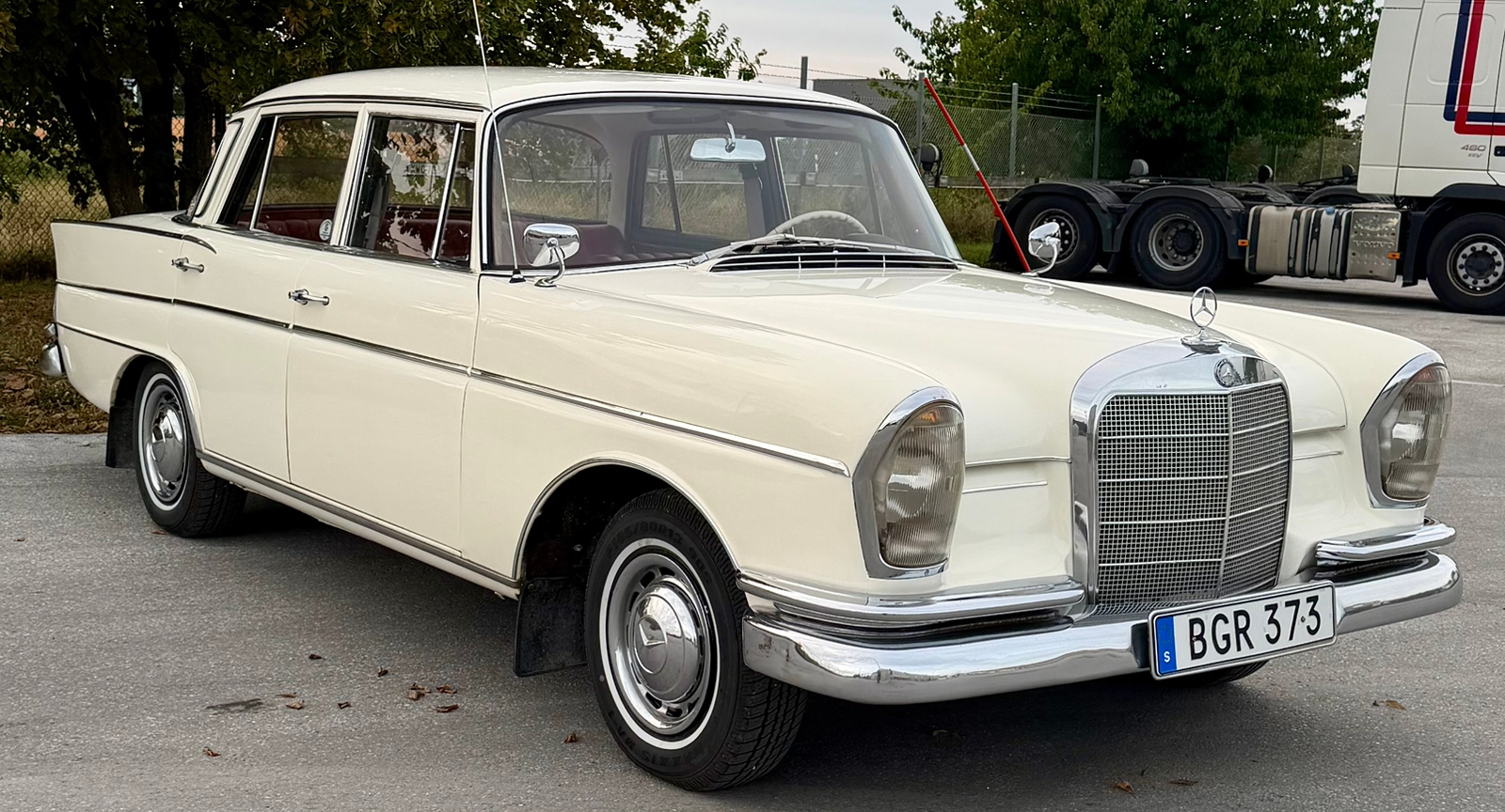 Mercedes-Benz 220