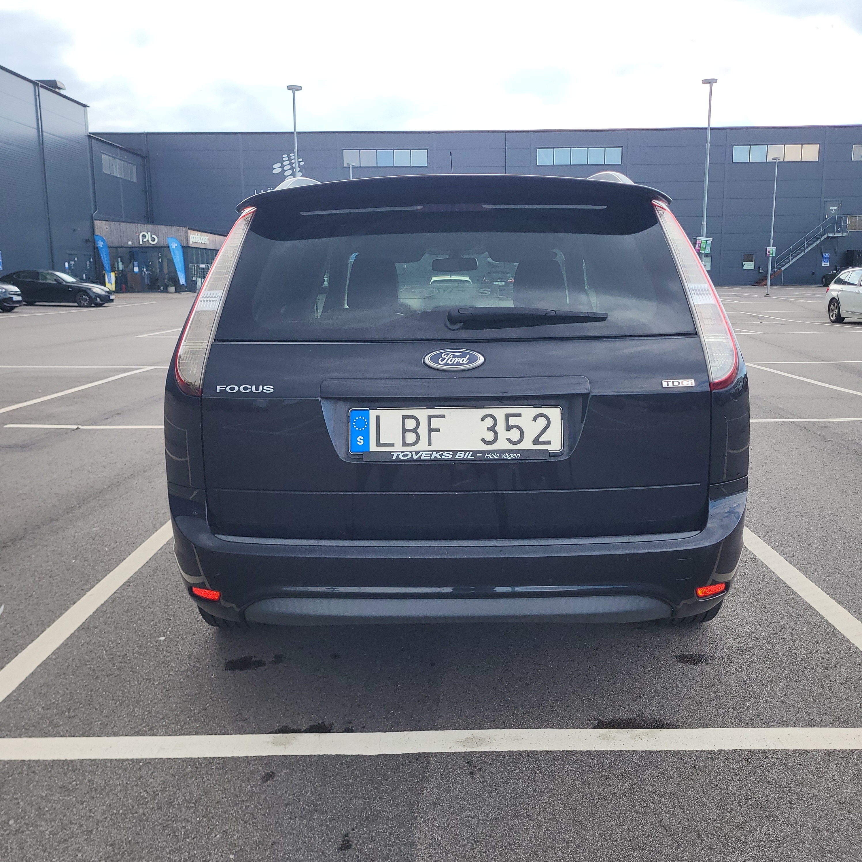 Ford Focus Kombi 1.6 TDCi Manuell 2011, bild 7/19
