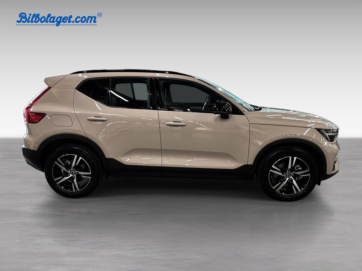 Volvo XC40 B4 FWD Bensin Plus Dark 2026, bild 4/10