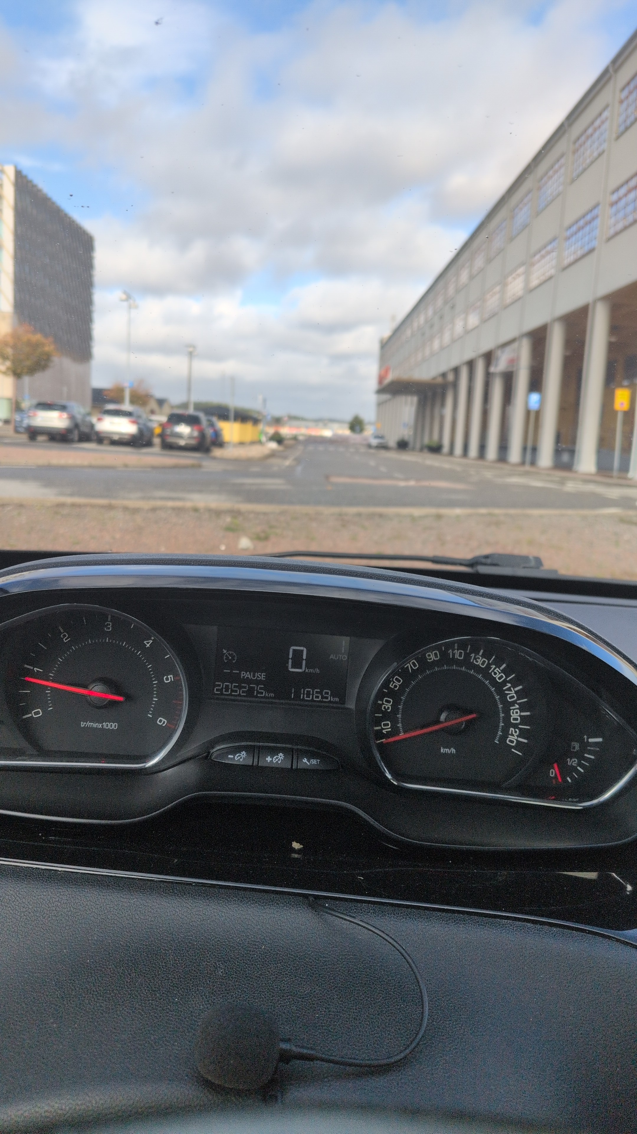 Peugeot 208 5-dörrar 1.4 e-HDi 68 8v EGS 2012, photo 5/5