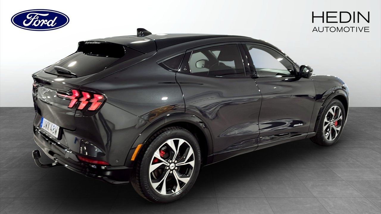 Ford Mustang Mach-E Long Range AWD 351hk 2021, bild 2/9