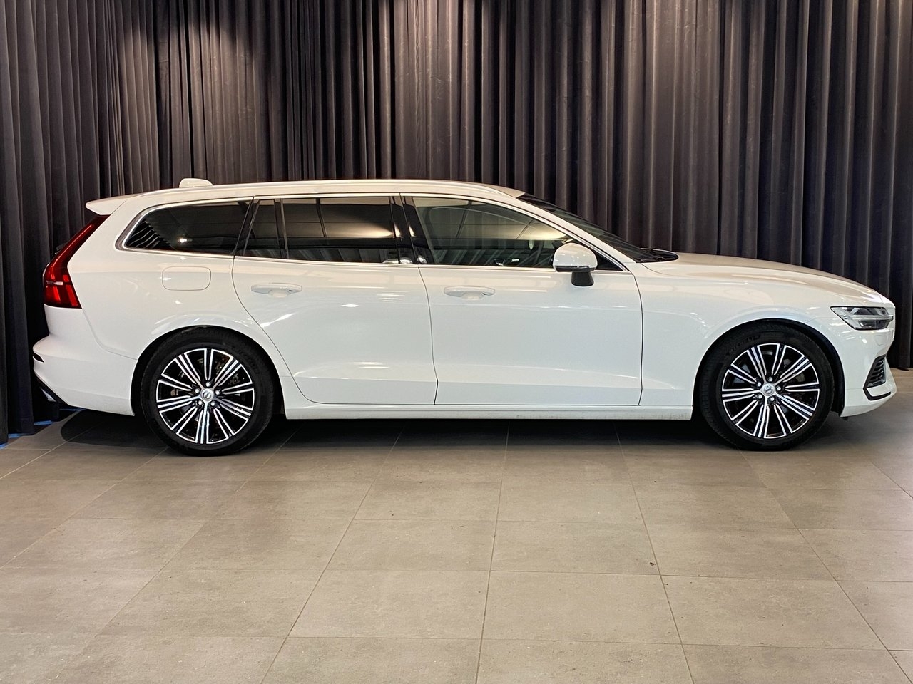 Volvo V60 Recharge T6 AWD AUT Expression 2022, bild 6/10