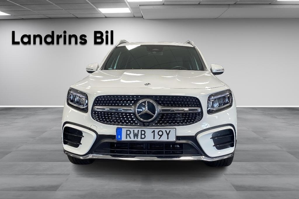 Mercedes-Benz GLB 2025, photo 2/10