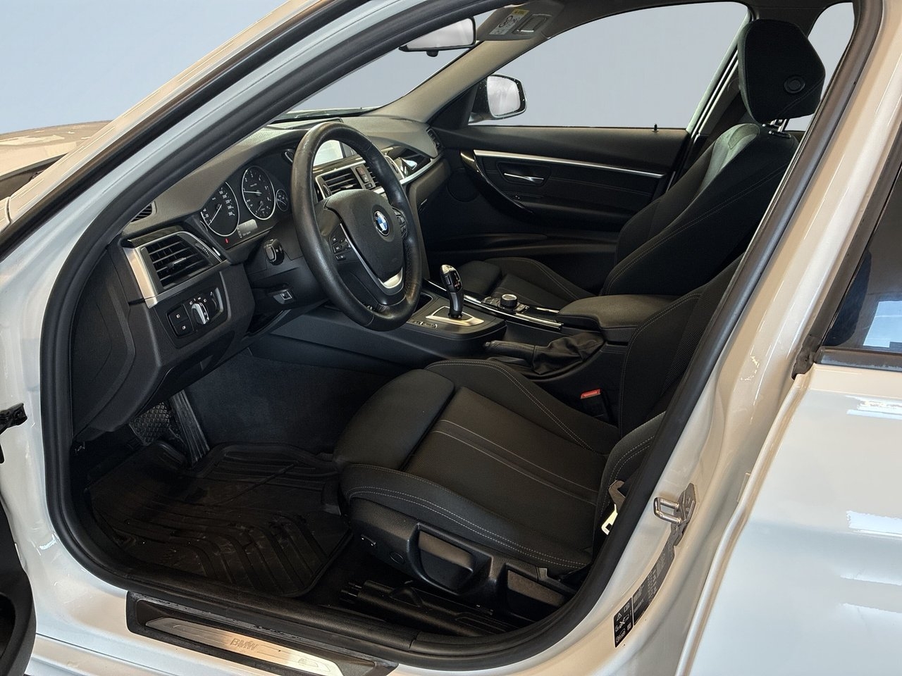 BMW 320 2016, kuva 7/10