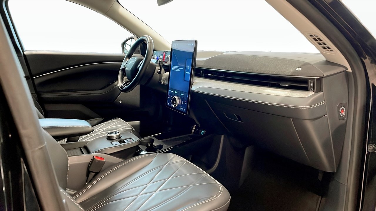 Ford Mustang Mach-E RWD Standard Range 2021, bild 3/9