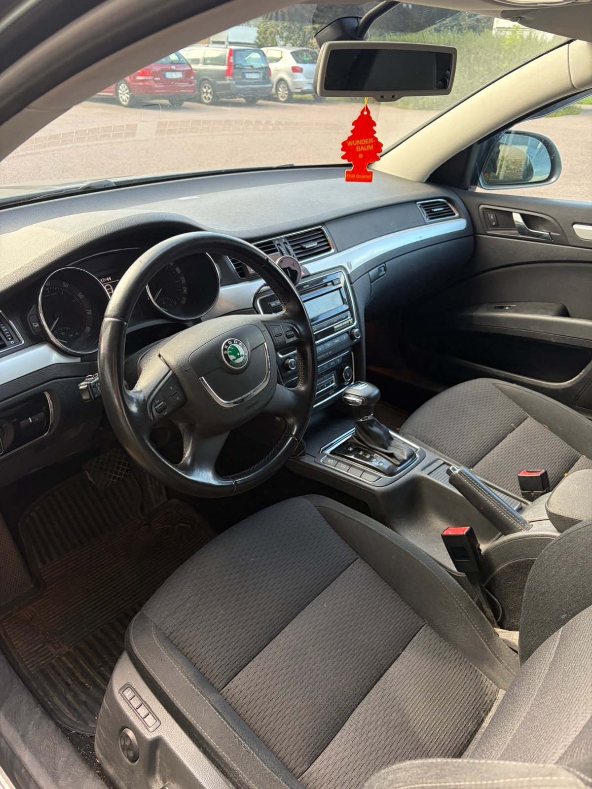 Skoda Superb 2010, bild 5/5