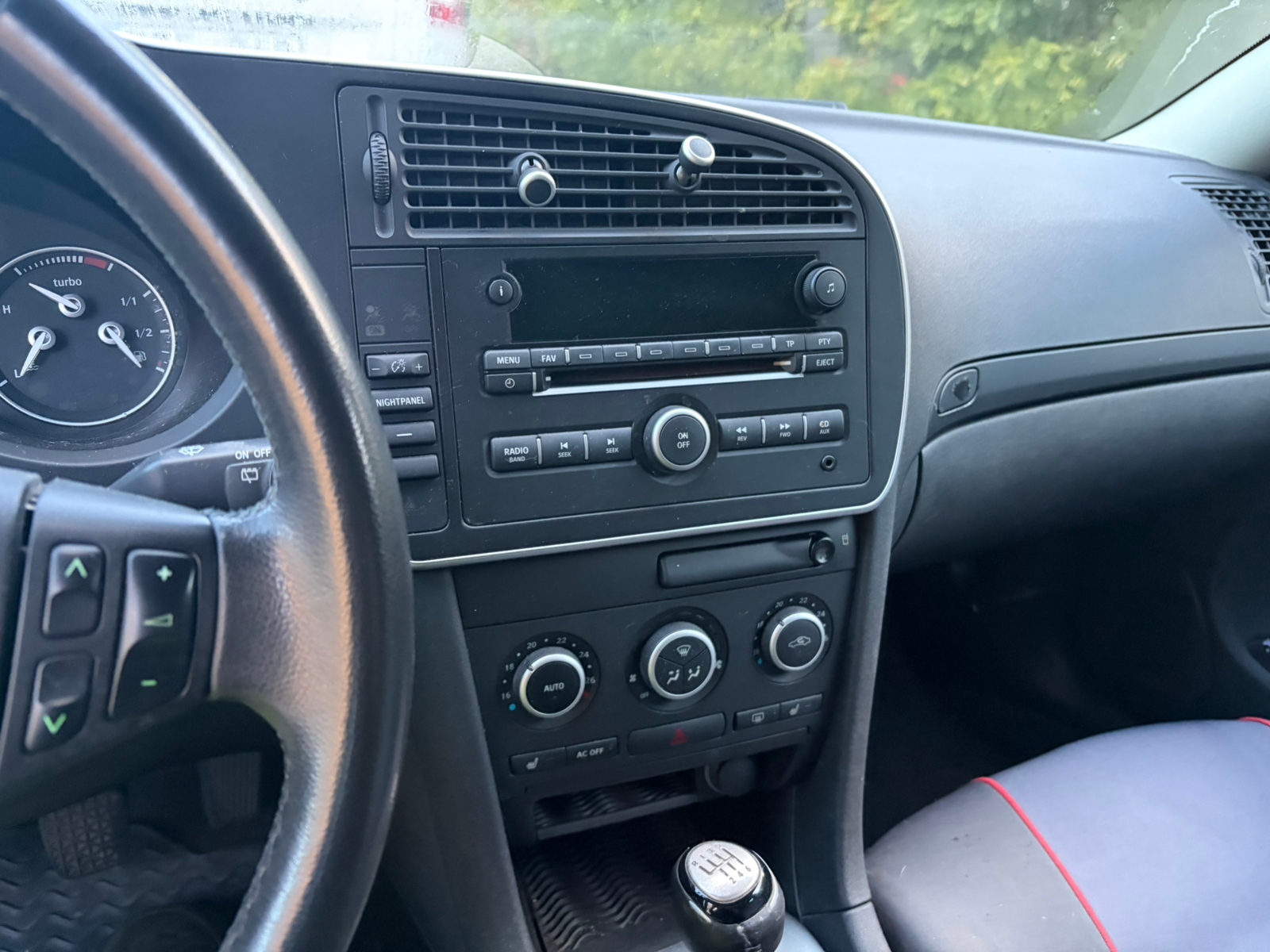 Saab 9-3 SportCombi 1.9 TTiD Manuell 2011, bild 6/7