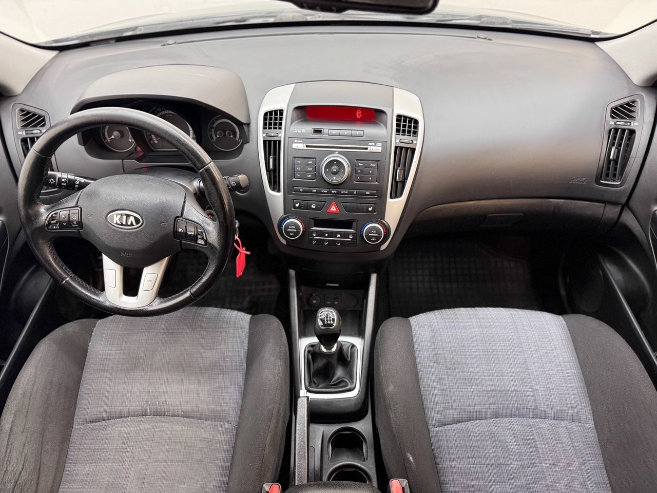 Kia Ceed 2010, bild 2/10