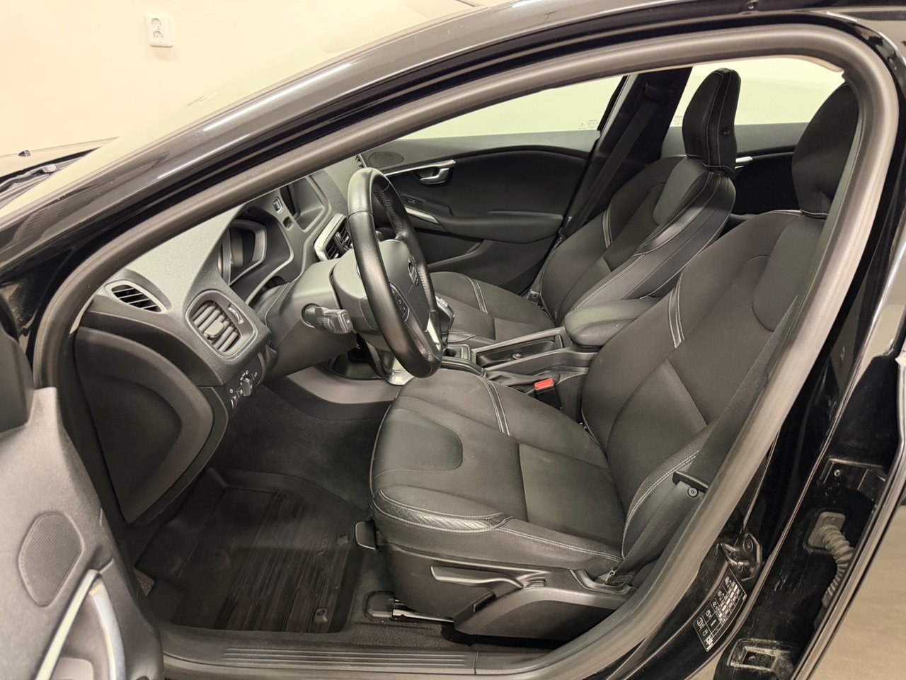 Volvo V40 D2 Momentum 2013, kuva 7/10