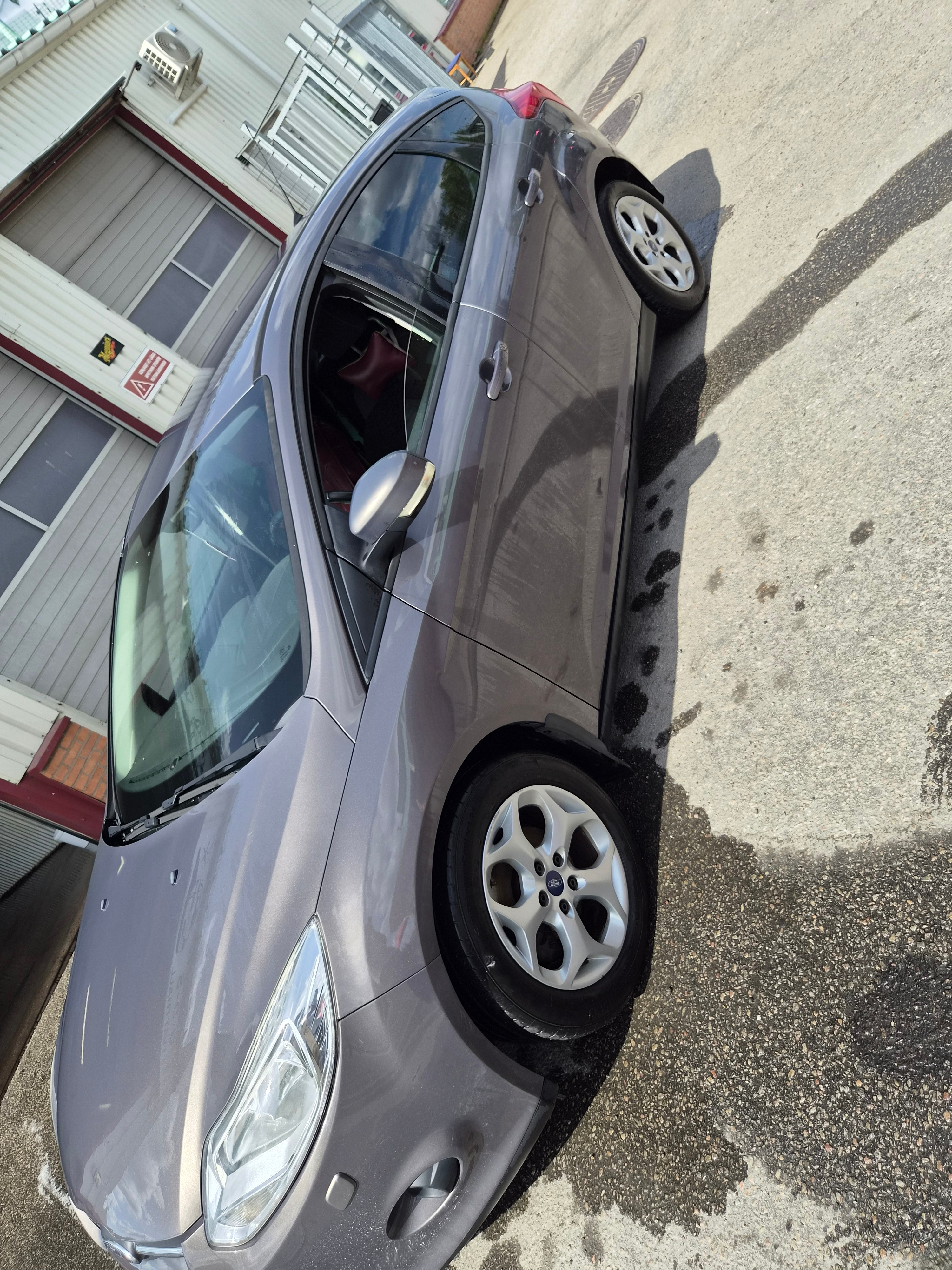 Ford Focus 1.6 TDCi Manuell 2011, bild 3/5