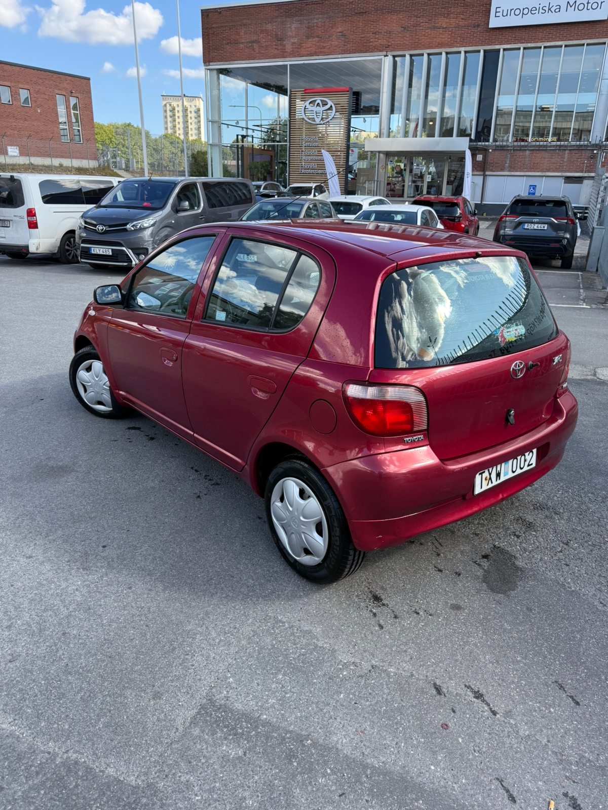Toyota Yaris 5-dörrar 1.0 VVT-i Manuell 2003, bild 2/10