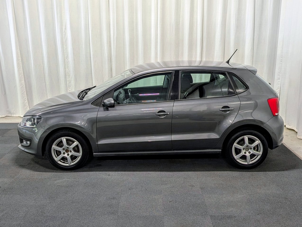 Volkswagen Polo 2011, bild 2/10