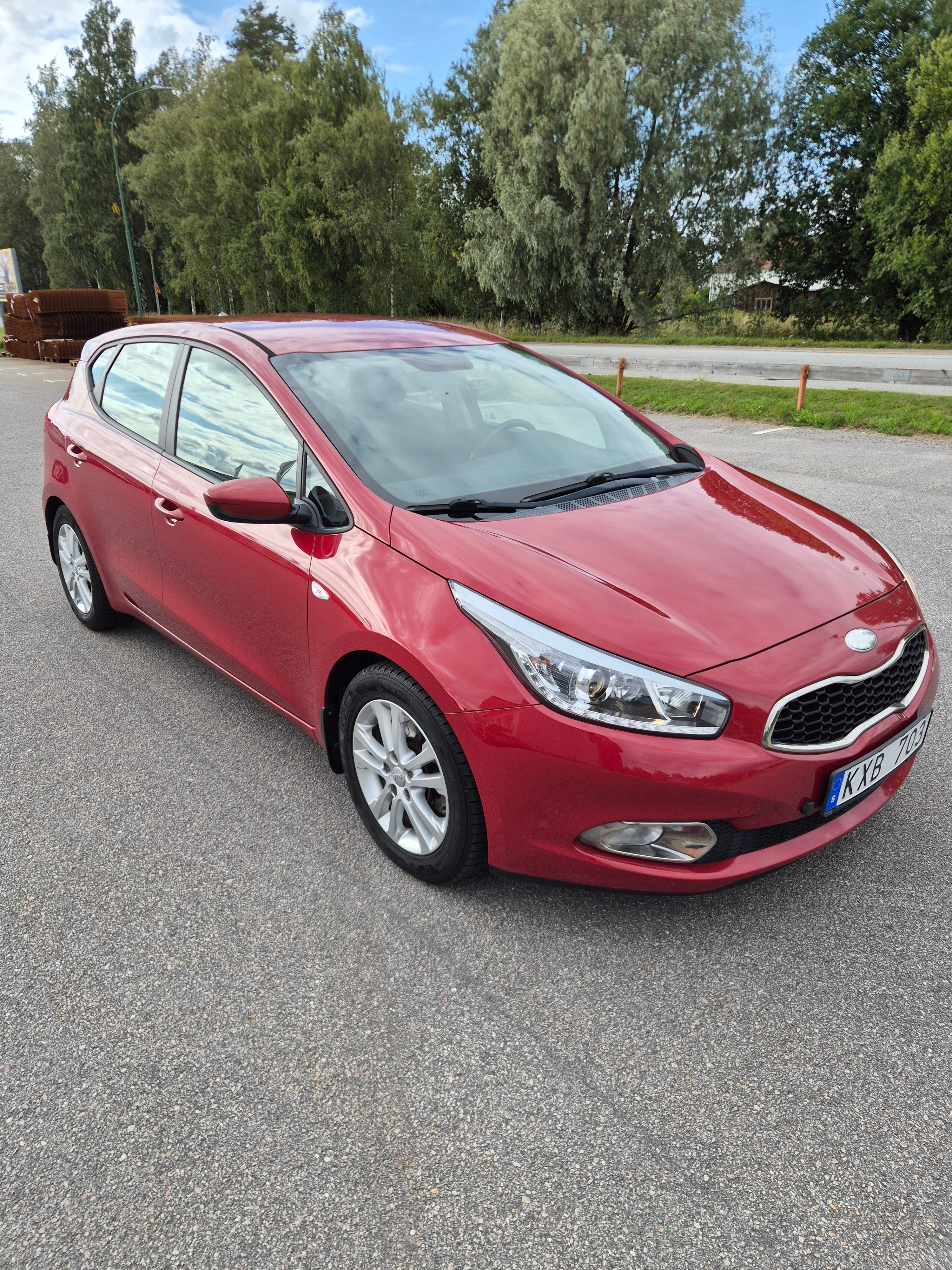 Kia Ceed 1.4 CVVT Manuell 2014, bild 2/6