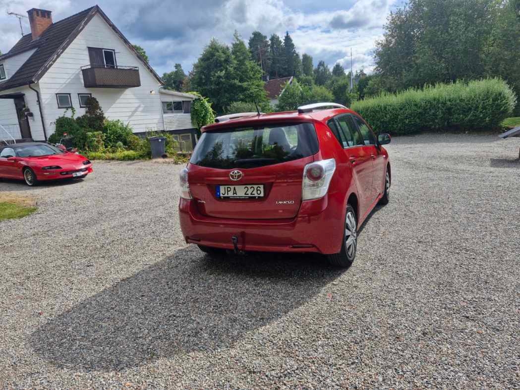 Toyota Verso 2.0 D-4D Manuell 2010, bild 2/6