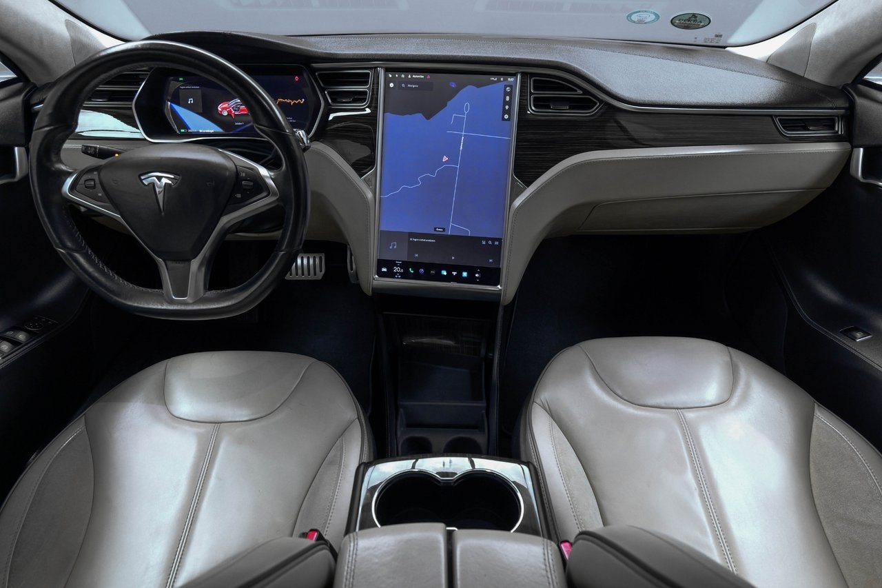 Tesla Model S 2014, kuva 2/10