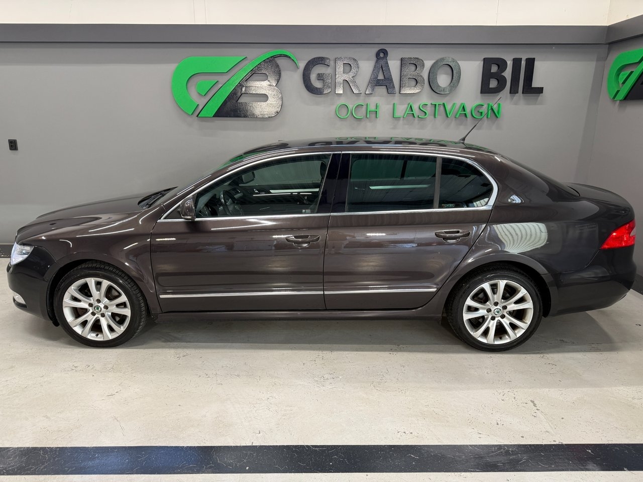Skoda Superb 2009, kuva 2/10