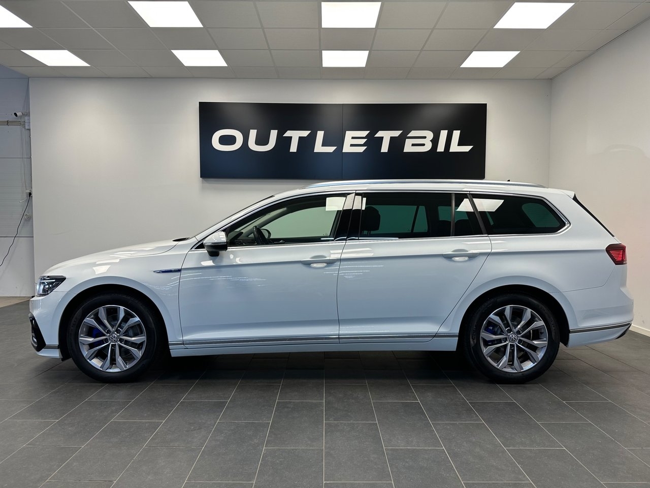 Volkswagen Passat 2020, bild 2/10