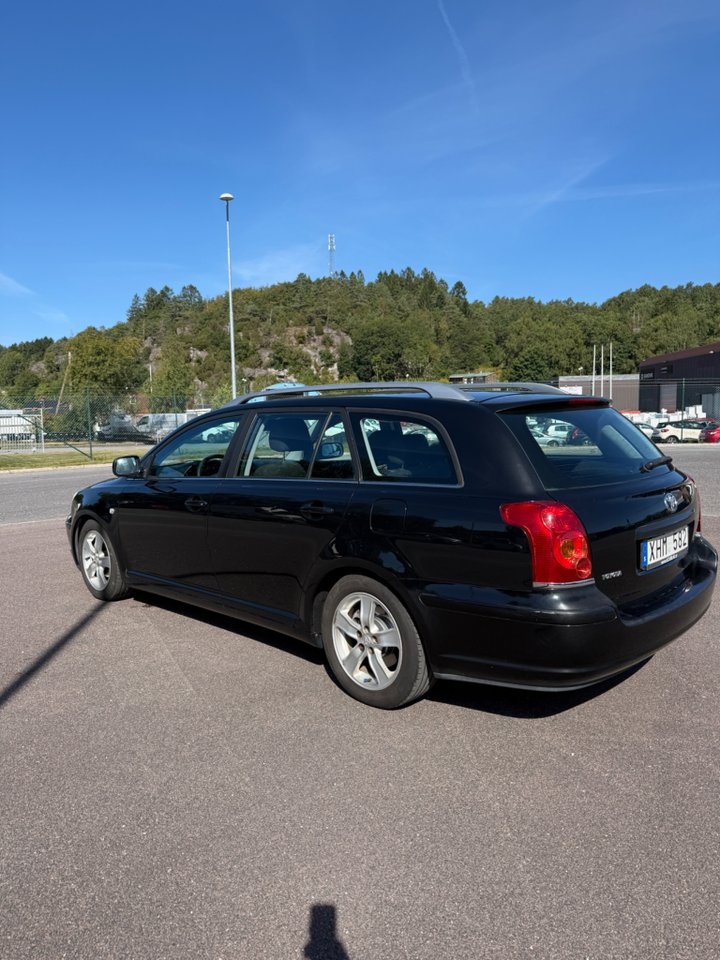 Toyota Avensis Kombi 1.8 VVT-i 2005, bild 3/10