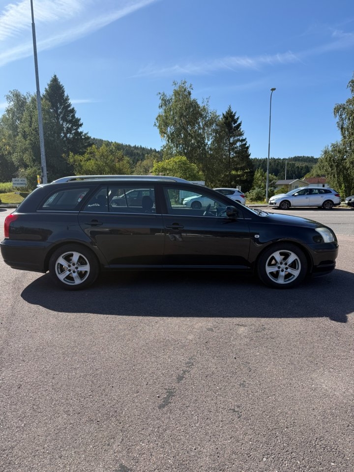 Toyota Avensis Kombi 1.8 VVT-i 2005, bild 7/10