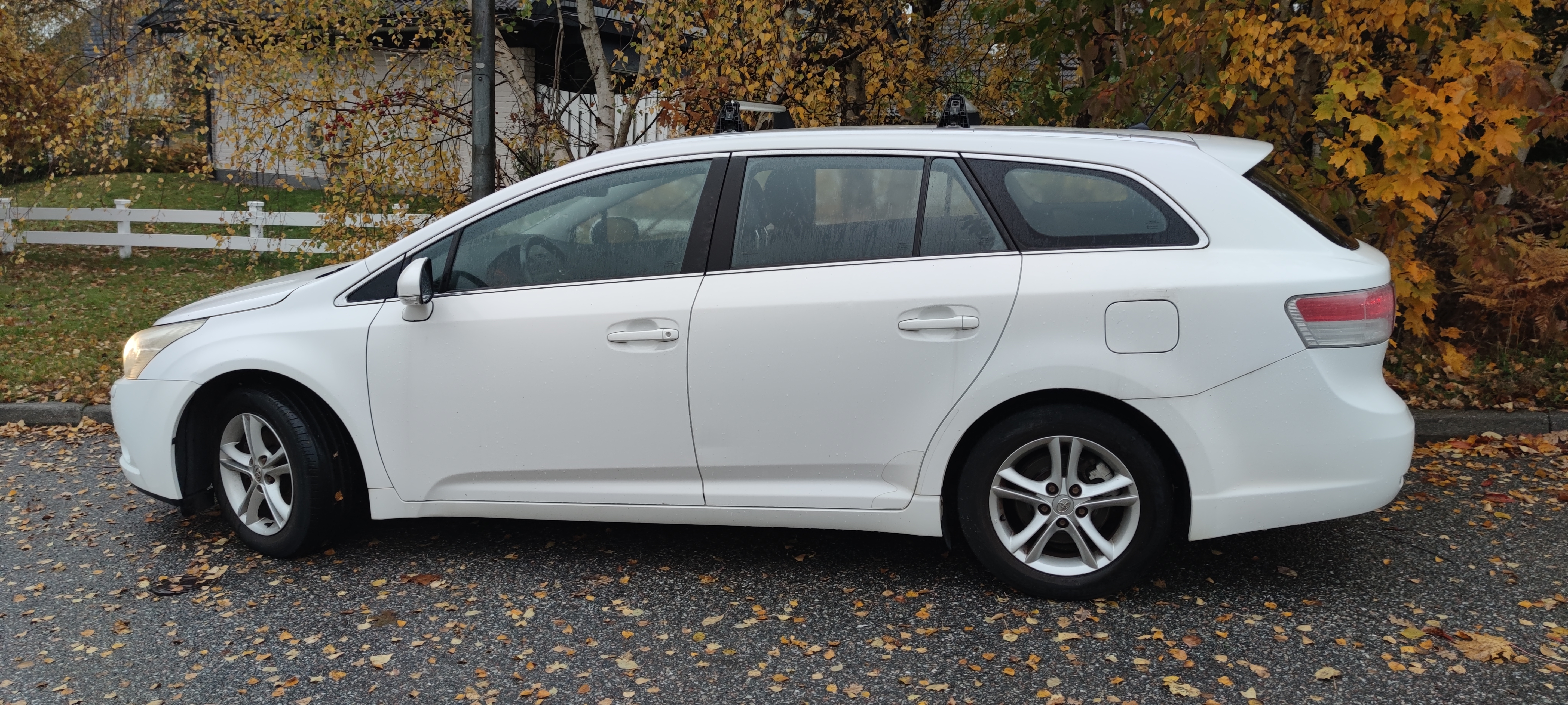 Toyota Avensis Kombi 2.0 Manuell 2009, bild 3/8