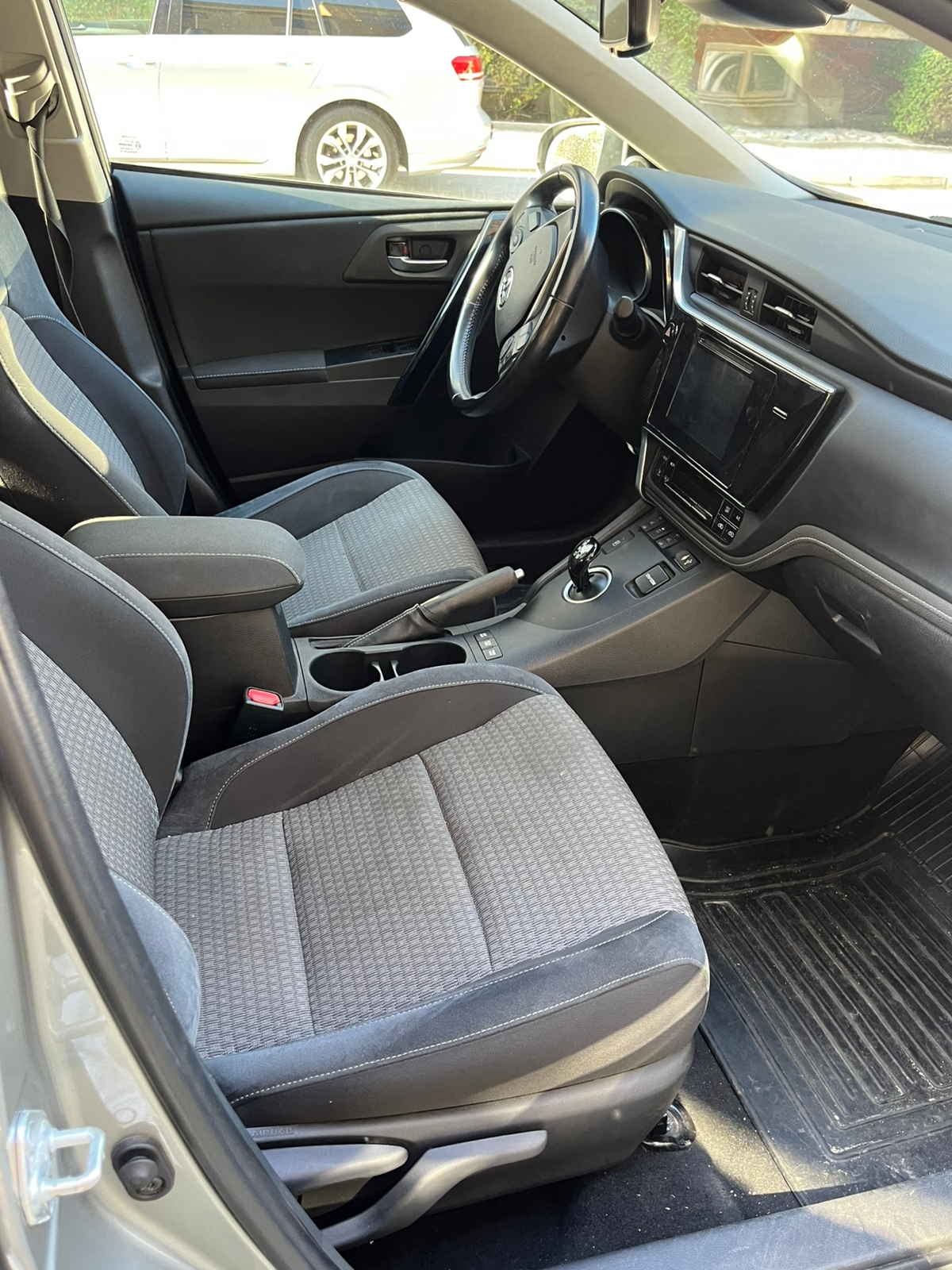 Toyota Auris Hybrid e-CVT 2017, bild 7/7