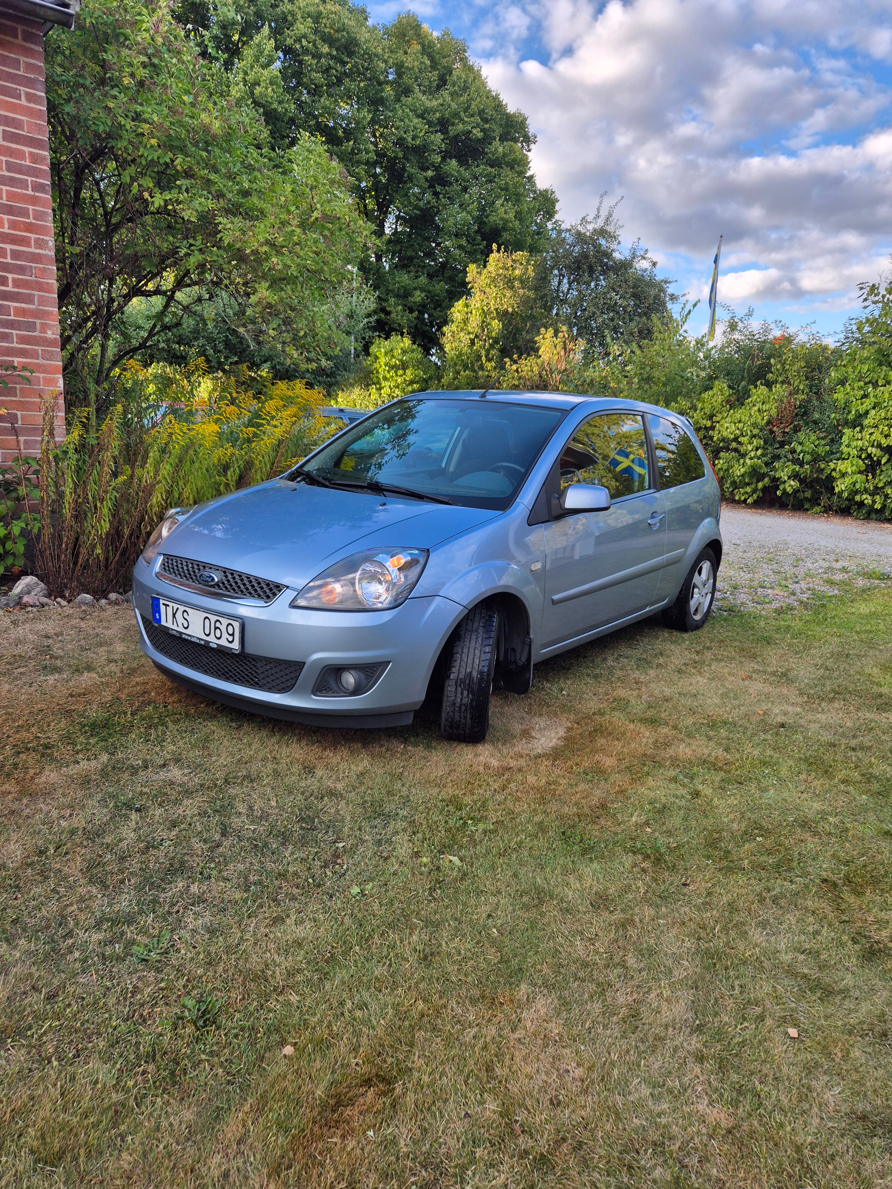Ford Fiesta 3-dörrar 1.4 Manuell 2007, photo 2/6