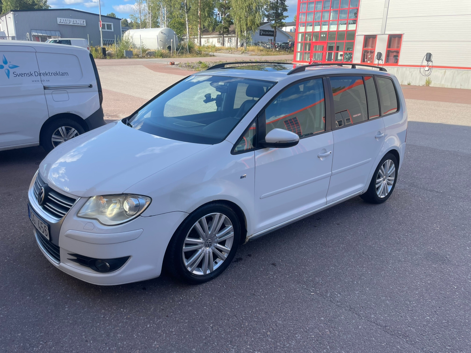 Volkswagen Touran 2010, bild 2/4