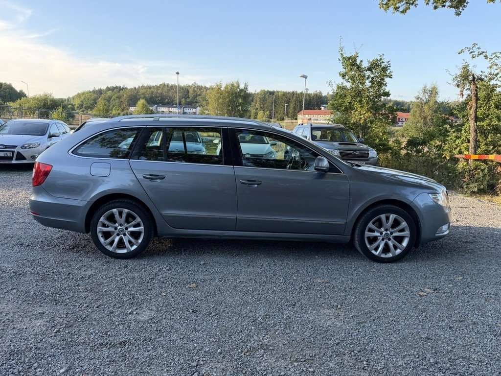Skoda Superb 2012, kuva 6/10