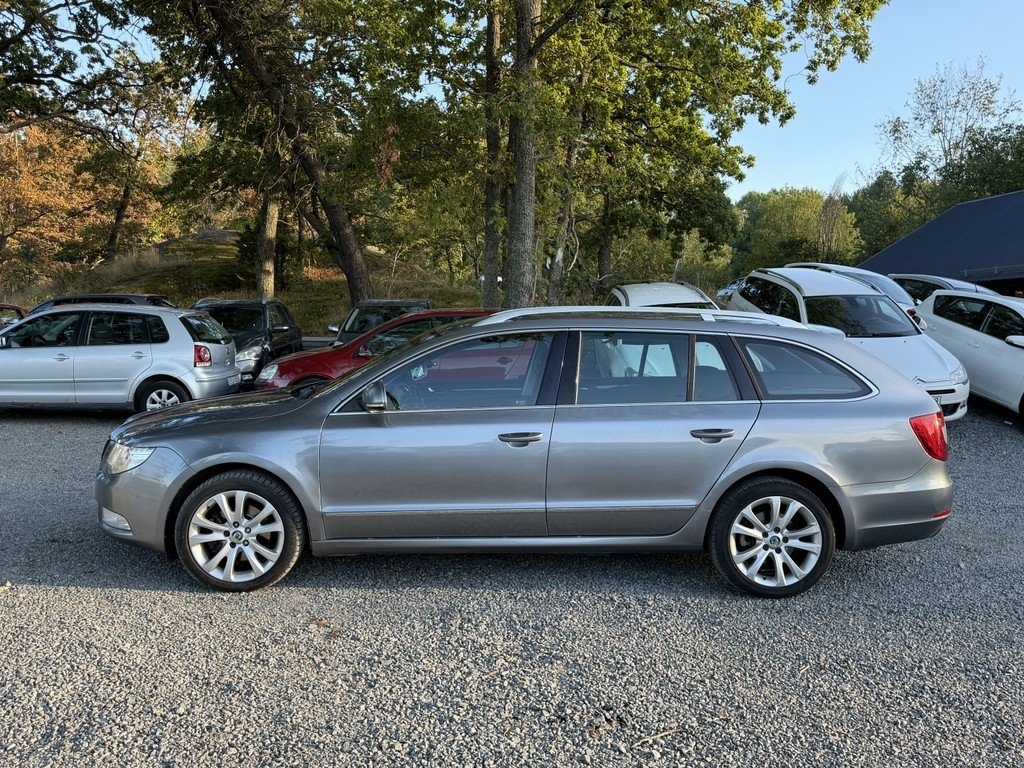 Skoda Superb 2012, kuva 7/10