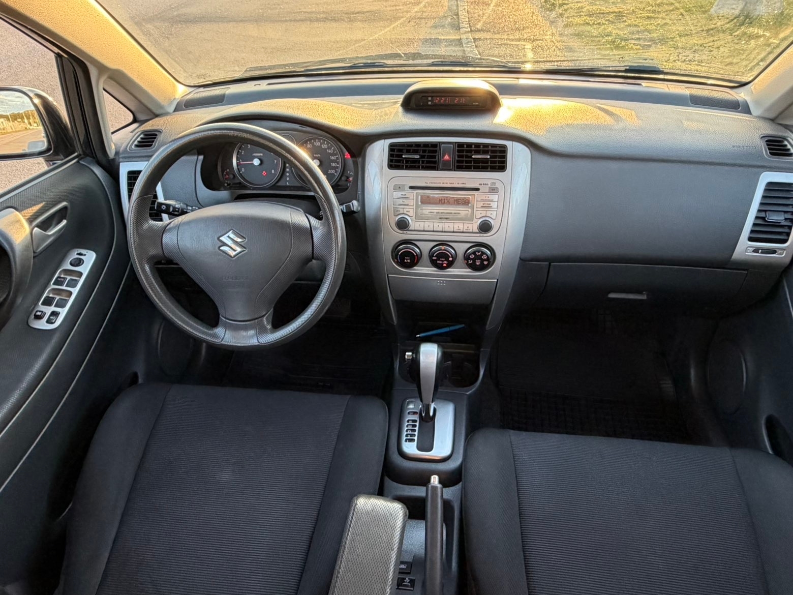 Suzuki Liana 1.6 DOHC 16V VVT Automatisk 2005, bild 4/4