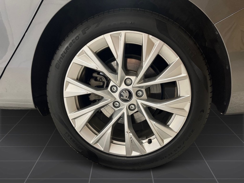 Skoda Superb iV 204hk Drag 2025, bild 7/10