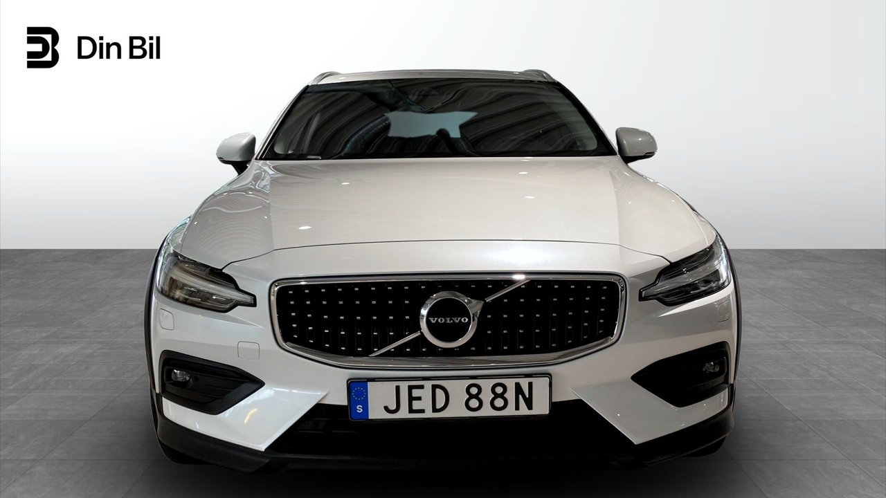 Volvo V60 Cross Country B5 AWD Advanced 2022, photo 4/10