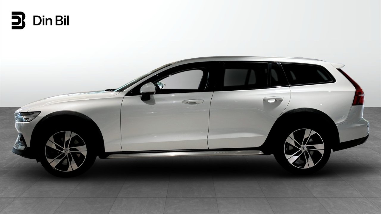 Volvo V60 Cross Country B5 AWD Advanced 2022, photo 2/10