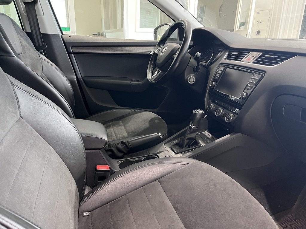 Skoda Octavia VIA COM SCOUT TDI 184 DSG 2015, bild 3/7