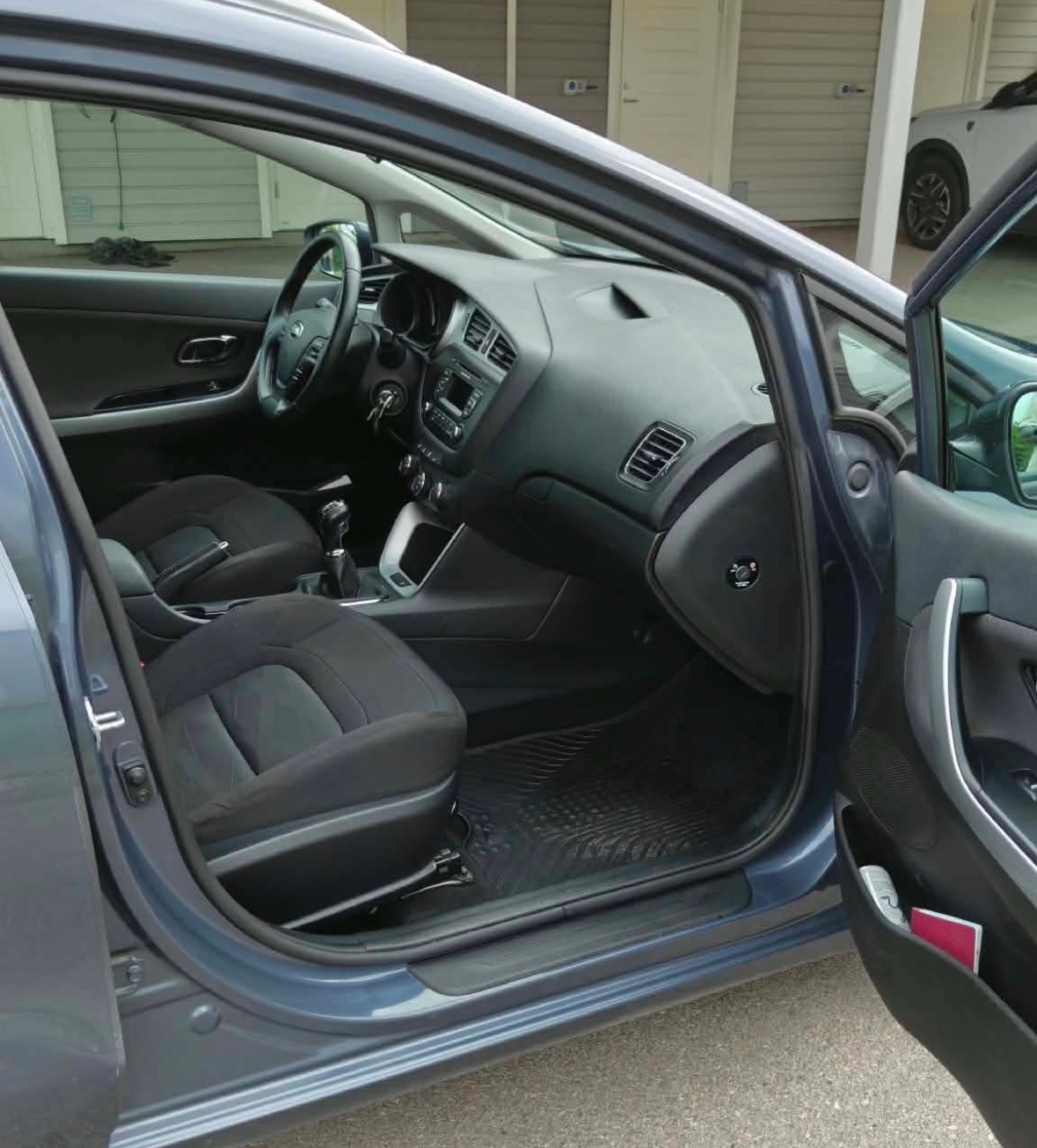 Kia Ceed _sw 1.4 CRDi Manuell 2014, bild 4/9