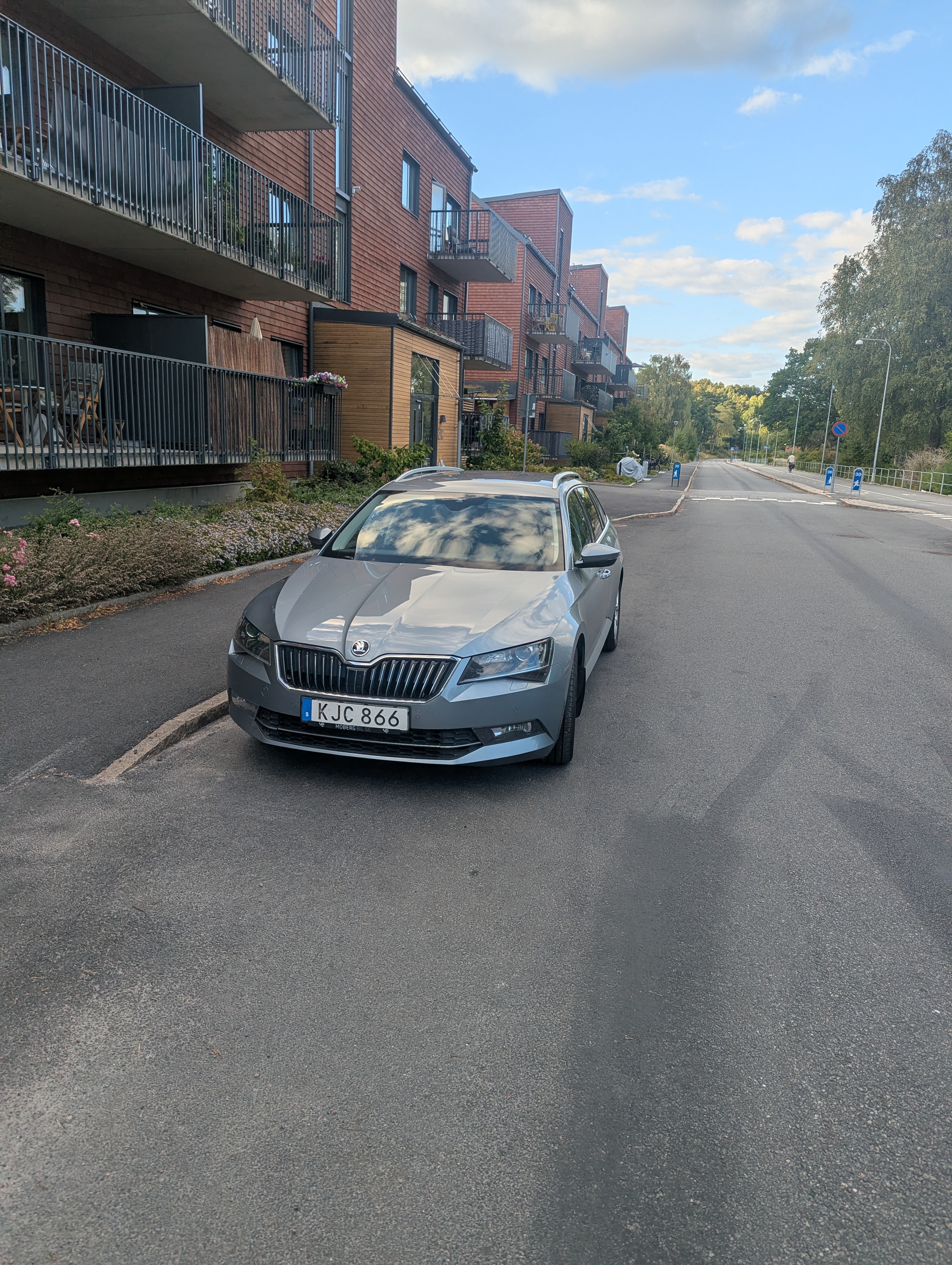 Skoda Superb 2017, bild 2/6
