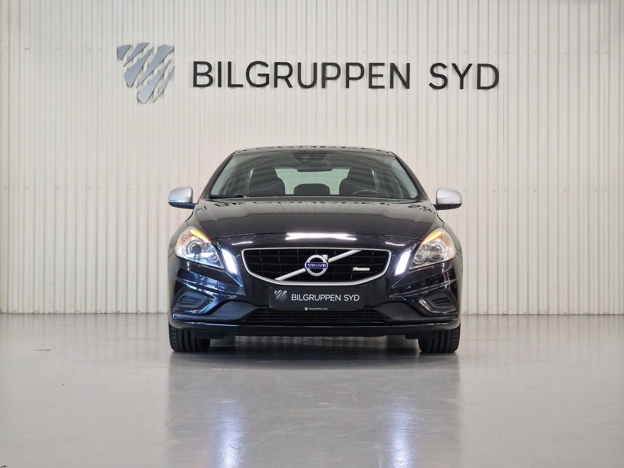 Volvo S60 D3 R-Design 2012, kuva 3/10